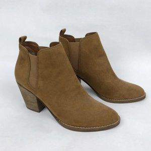 NWOT DV by Dolce Vita Brown Cognac Janela Faux Suede Gore Bootie